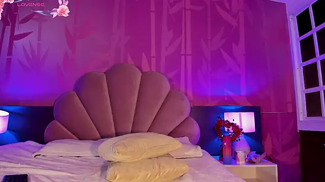 loladupont online show from February 15, 2:44 pm