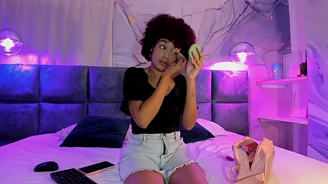 loladupont online show from March 22, 11:32 am