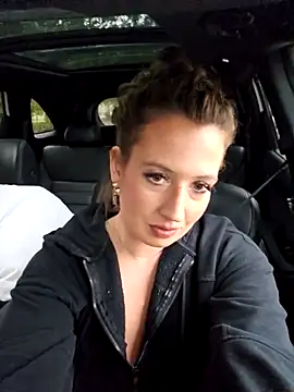 Snapshot of stunnaagirll chatting on September 15, 1:05 am stunnaagirll online show from September 15, 1:05 am