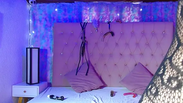 Chlooe Zoe online show from February 14, 6:51 pm