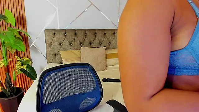 charlottee white online show from January 15, 9:18 pm