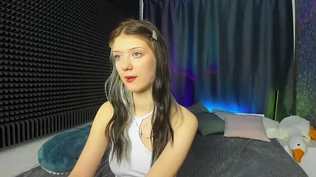 Snapshot of Lina_Vi chatting on February 2, 2:48 am Lina Vi online show from February 2, 2:48 am