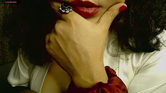 hot menka online show from November 13, 5:45 pm