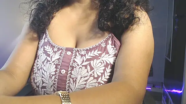 Snapshot of hot_menka chatting on June 3, 8:58 pm hot menka online show from June 3, 8:58 pm