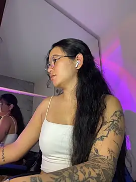 Snapshot of Rosita_forever_ chatting on May 10, 3:33 am Rosita forever online show from May 10, 3:33 am