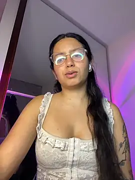 Snapshot of Rosita_forever_ chatting on May 20, 10:27 pm Rosita forever online show from May 20, 10:27 pm