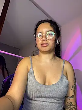 Snapshot of Rosita_forever_ chatting on May 22, 5:03 am Rosita forever online show from May 22, 5:03 am