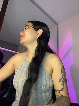 Snapshot of Rosita_forever_ chatting on May 25, 2:23 pm Rosita forever online show from May 25, 2:23 pm