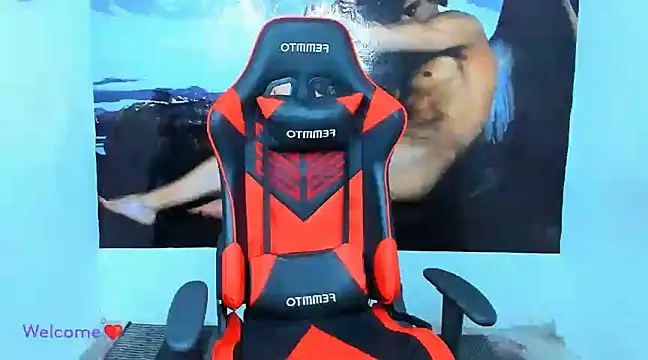 Snapshot of oliver_thompsson7 chatting on December 22, 9:42 pm oliver thompsson7 online show from December 22, 9:42 pm