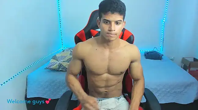 Snapshot of oliver_thompsson7 chatting on January 11, 10:29 pm oliver thompsson7 online show from January 11, 10:29 pm