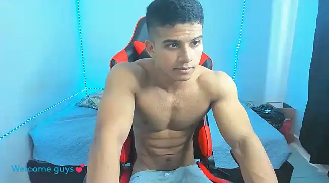 Snapshot of oliver_thompsson7 chatting on February 8, 7:49 pm oliver thompsson7 online show from February 8, 7:49 pm