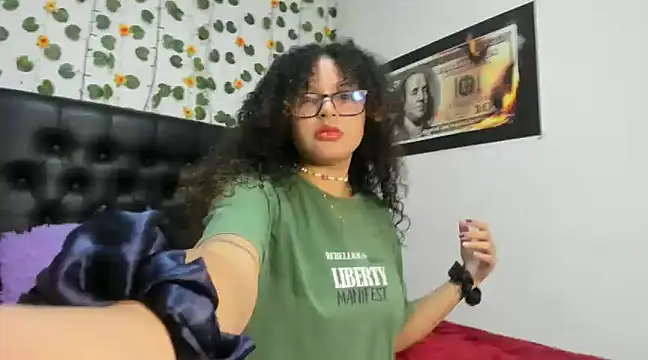 Snapshot of Luluhot_69 chatting on January 5, 6:13 am Luluhot 69 online show from January 5, 6:13 am