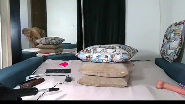 Carla-Bonny18 online show from February 8, 9:29 pm