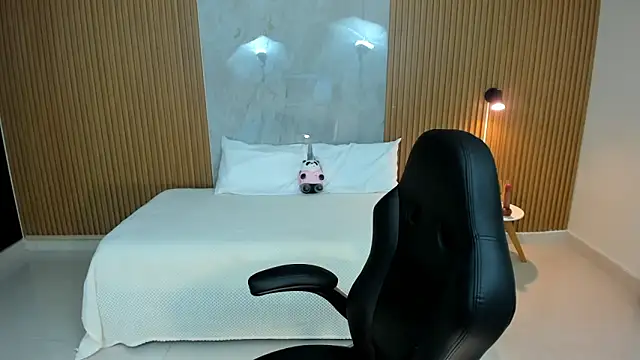 Snapshot of martina_roldam chatting on October 28, 10:01 pm martina roldam online show from October 28, 10:01 pm