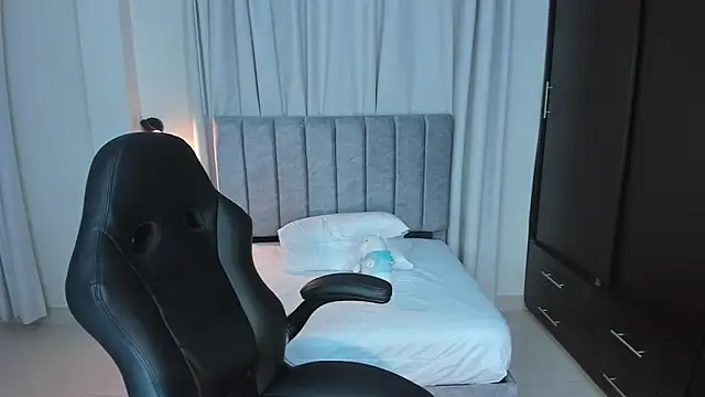 Snapshot of martina_roldam chatting on November 20, 4:45 am martina roldam online show from November 20, 4:45 am