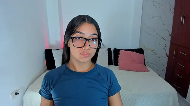 Snapshot of martina_roldam chatting on May 14, 7:37 am martina roldam online show from May 14, 7:37 am