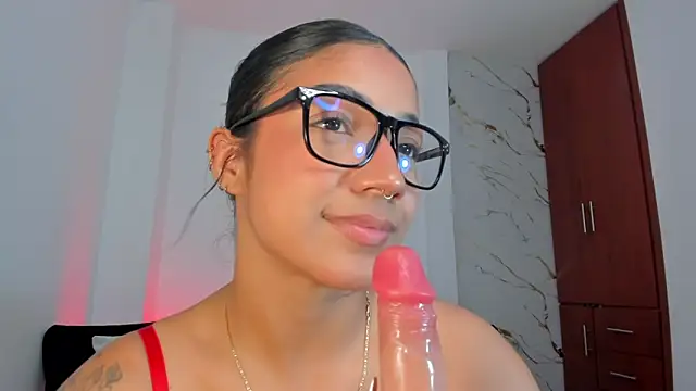 Snapshot of martina_roldam chatting on May 19, 1:56 am martina roldam online show from May 19, 1:56 am
