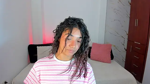 Snapshot of martina_roldam chatting on May 21, 3:02 am martina roldam online show from May 21, 3:02 am
