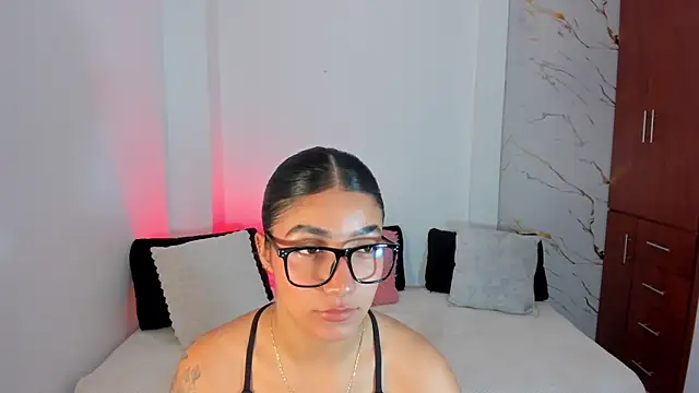 Snapshot of martina_roldam chatting on May 22, 4:08 am martina roldam online show from May 22, 4:08 am