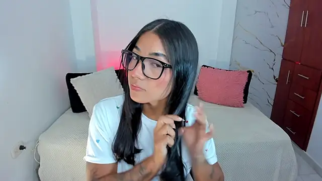 Snapshot of martina_roldam chatting on June 4, 4:29 am martina roldam online show from June 4, 4:29 am