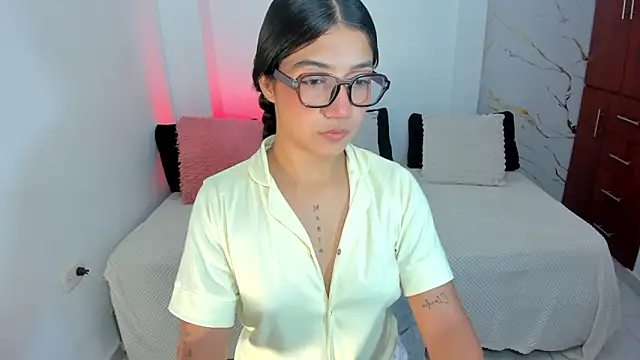 Snapshot of martina_roldam chatting on June 11, 4:21 am martina roldam online show from June 11, 4:21 am