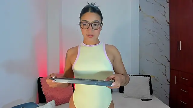Snapshot of martina_roldam chatting on June 13, 4:21 am martina roldam online show from June 13, 4:21 am