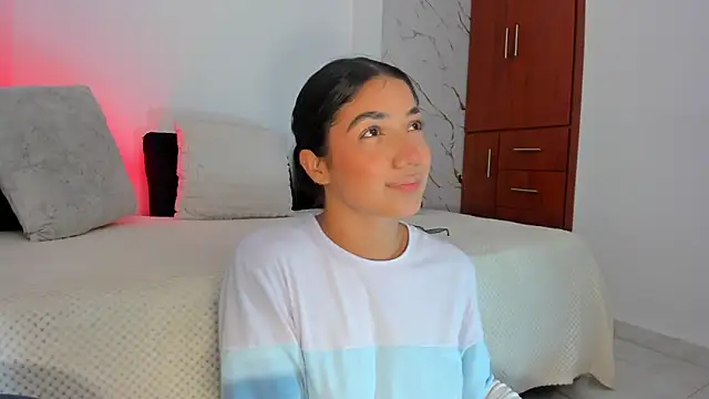 Snapshot of martina_roldam chatting on June 17, 12:57 am martina roldam online show from June 17, 12:57 am