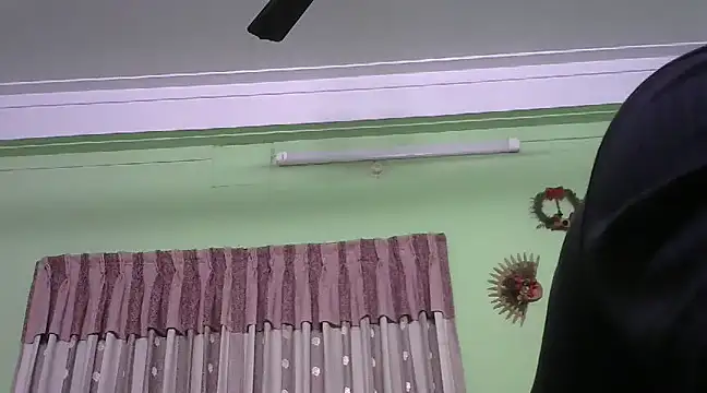 Snapshot of GildanK18 chatting on January 22, 8:17 pm GildanK18 online show from January 22, 8:17 pm