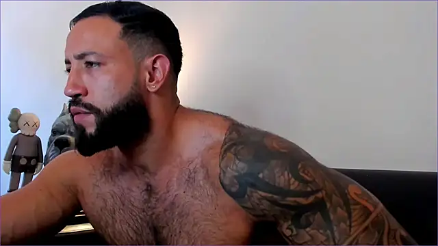 Snapshot of BradLeon_ chatting on October 17, 7:49 pm BradLeon online show from October 17, 7:49 pm