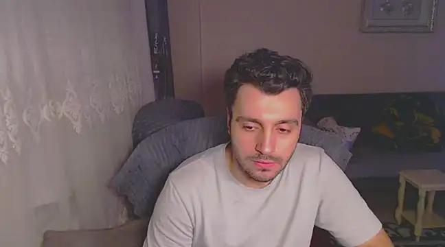 handsomeee04 online show from February 17, 10:36 pm