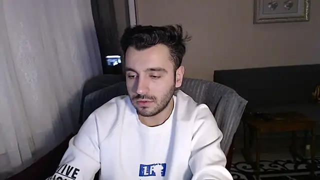 handsomeee04 online show from November 18, 10:47 pm