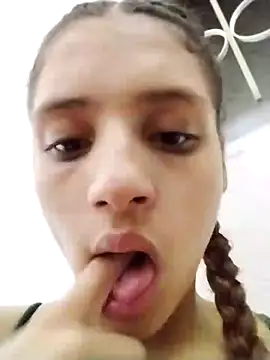 charlotes28 online show from January 2, 12:34 am