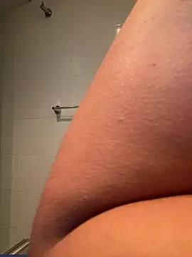 lauuraww online show from January 4, 5:05 am