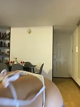 lauuraww online show from January 4, 8:06 am