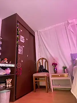 lauuraww online show from January 14, 3:11 am