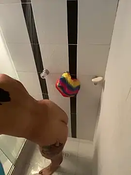 lauuraww online show from January 19, 5:05 am