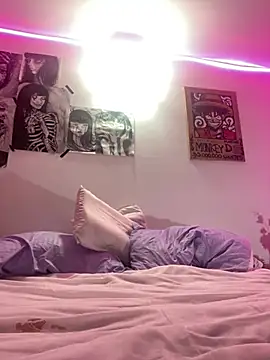 lauuraww online show from January 26, 6:07 am