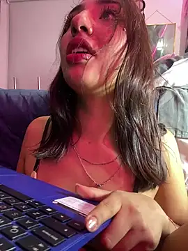 lauuraww online show from January 30, 4:37 am