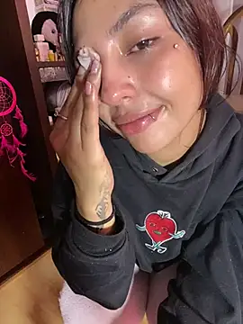 lauuraww online show from February 14, 4:26 am