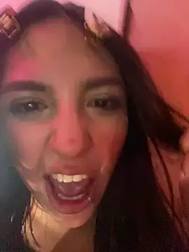 lauuraww online show from February 24, 6:27 am