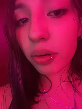 lauuraww online show from February 24, 12:37 pm