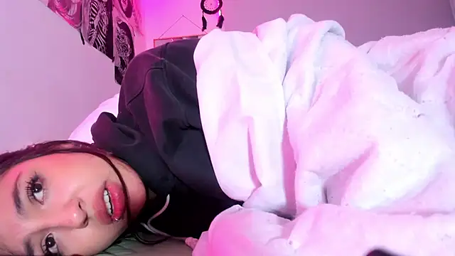 lauuraww online show from March 9, 10:30 am