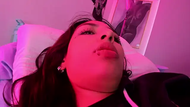 lauuraww online show from March 9, 1:37 pm