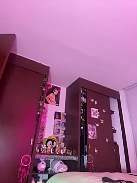 lauuraww online show from March 13, 2:49 am