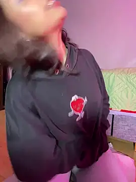 lauuraww online show from March 18, 4:26 am