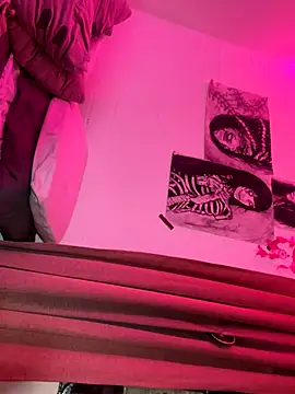 lauuraww online show from October 7, 7:49 am