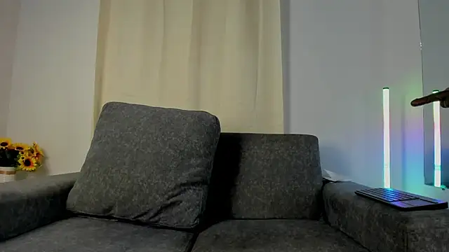 Snapshot of Abril_jones10 chatting on February 8, 6:12 pm Abril jones10 online show from February 8, 6:12 pm