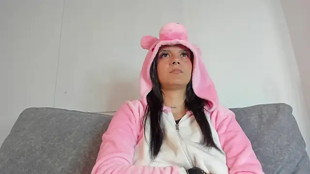 Snapshot of Abril_jones10 chatting on February 20, 10:05 am Abril jones10 online show from February 20, 10:05 am