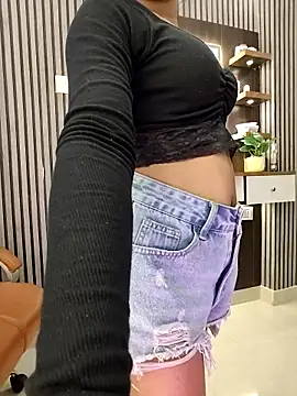 Little  Lia online show from June 11, 12:32 am