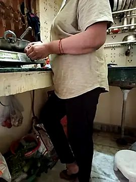 Snapshot of Soniya_444 chatting on February 25, 4:35 am Soniya 444 online show from February 25, 4:35 am